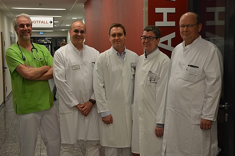 Einen reibungslosen Ablauf und eine zügige fachgerechte Weiterbehandlung von Notfallpatienten in der Zentralen Notaufnahme des Krankenhauses gewährleisten unter anderem Dr. Markus Eichler, Dr. Jens U. F. Hilgenberg, Dr. Olaf Hagemann, Privat-Dozent Dr.